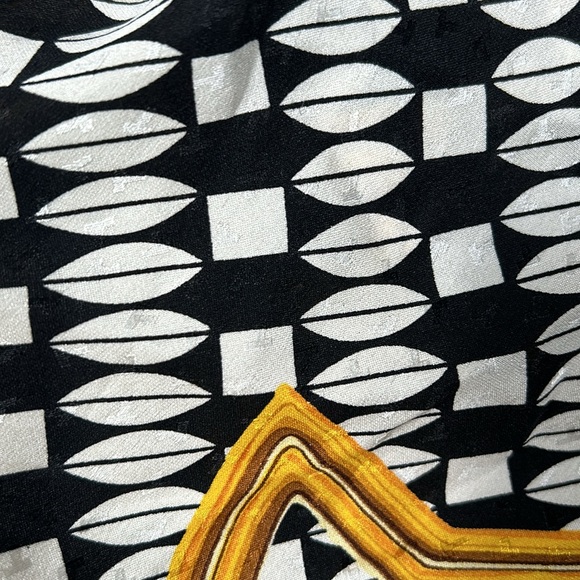 ❌Tiffany & Co. Silk Black, white and gold Star chain hand rolled square scarf - Picture 14 of 14